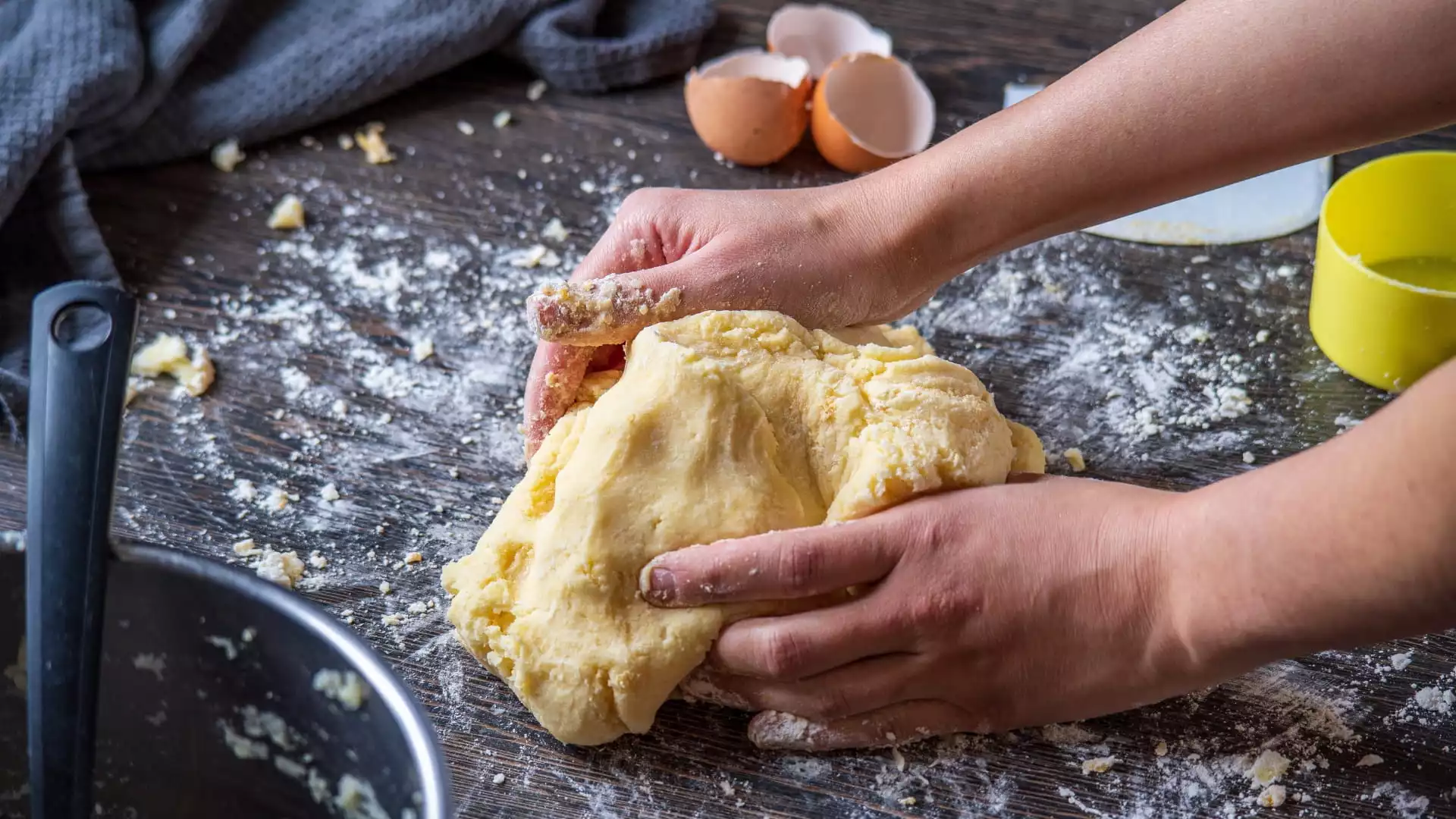 Mixing dough for pasta